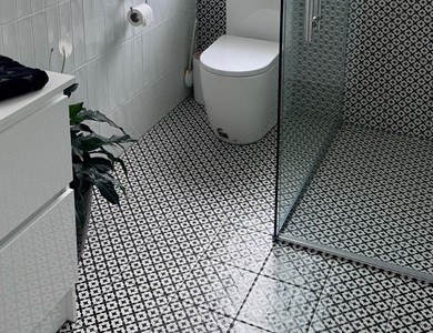 What size tile should I use in a small bathroom?